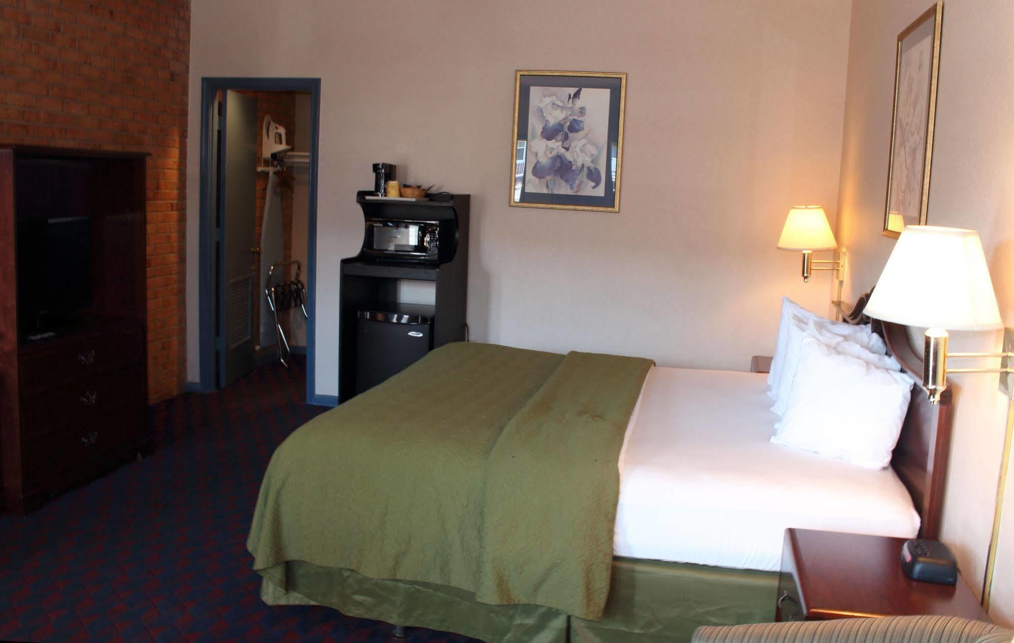 Governor House Inn Arlington/Falls Church Eksteriør billede